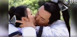 强吻、揩油、扒衣服?再大牌的女星也难逃“咸猪手”?