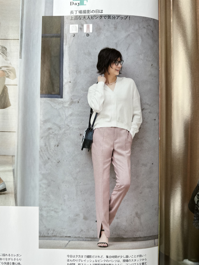 上了50岁的女人别老披丝巾小脚裤，学她们这么穿，优雅大气