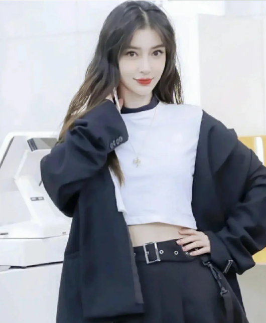 被揩油的十多位女星：有人被侵犯还要道歉，有人当场扇耳光还击