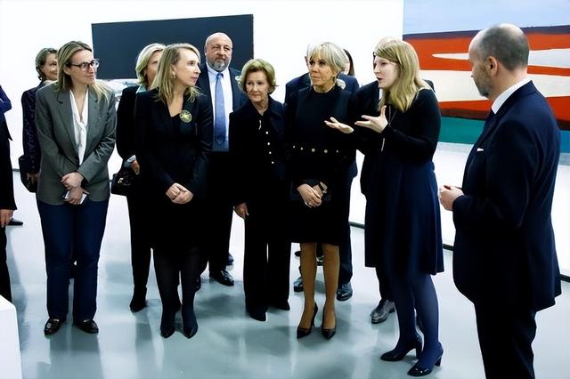 70岁的布丽吉特：光看腿不输韩国女团，怪不得马克龙对她死心塌地