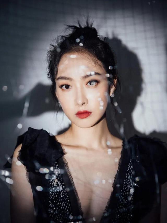 八位美女写真,风姿绰约小天仙,惊鸿一瞥清流溪,有你喜欢的吗?