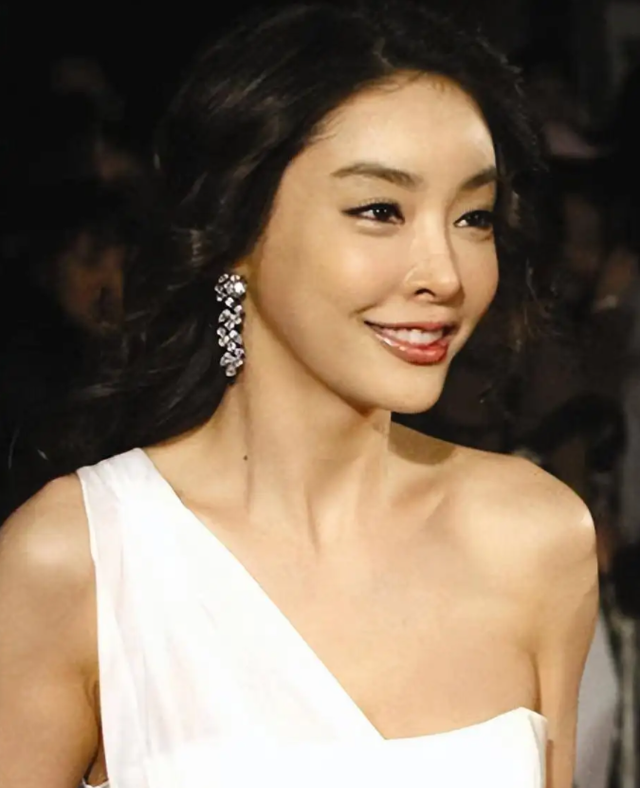 韩国张紫妍案:女星自杀遗书劲爆,总统下令彻查,为何草草结案?