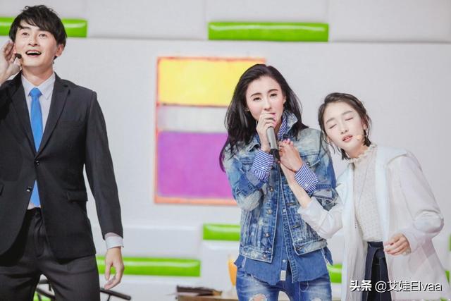 张柏芝罕见秀舞姿!穿牛仔吊带拉货派对上热舞,打扮年轻似小姑娘