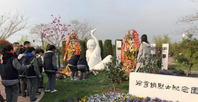 1986年,徐秀娟怀抱3颗丹顶鹤蛋南下,一年后救鹤牺牲,年仅23岁