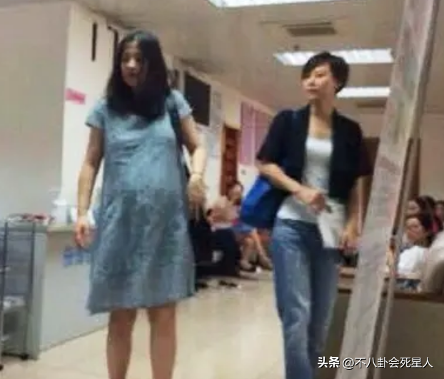 眼袋、胸下垂、胖成球，这些“不体面”的怀孕女星，才是人间真实