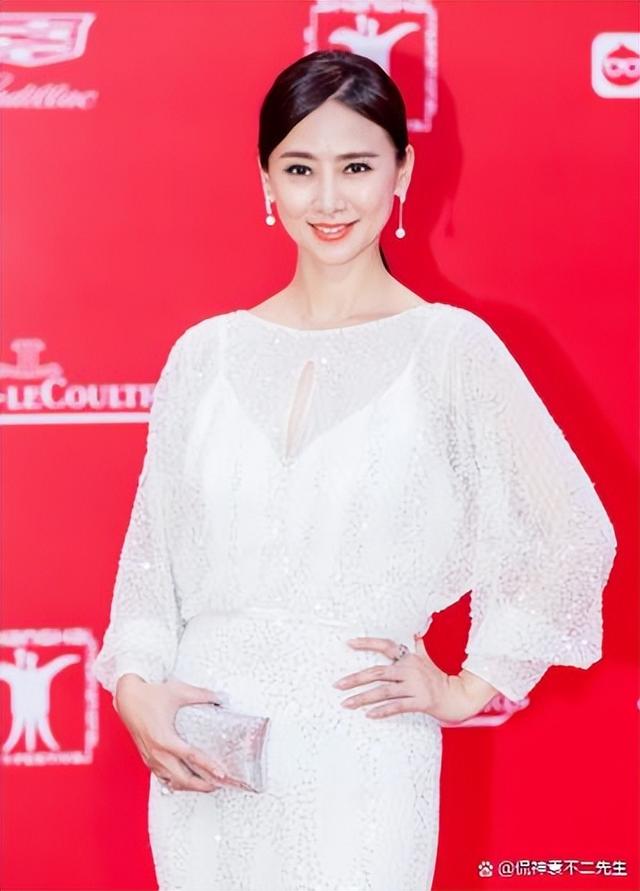 亚姐冠军为了走红下海当三级片艳星。幸遇良人,始获幸福