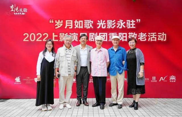 佟瑞欣获上影集团“优秀干部”表彰，他是演员剧团团长，妻子夏菁