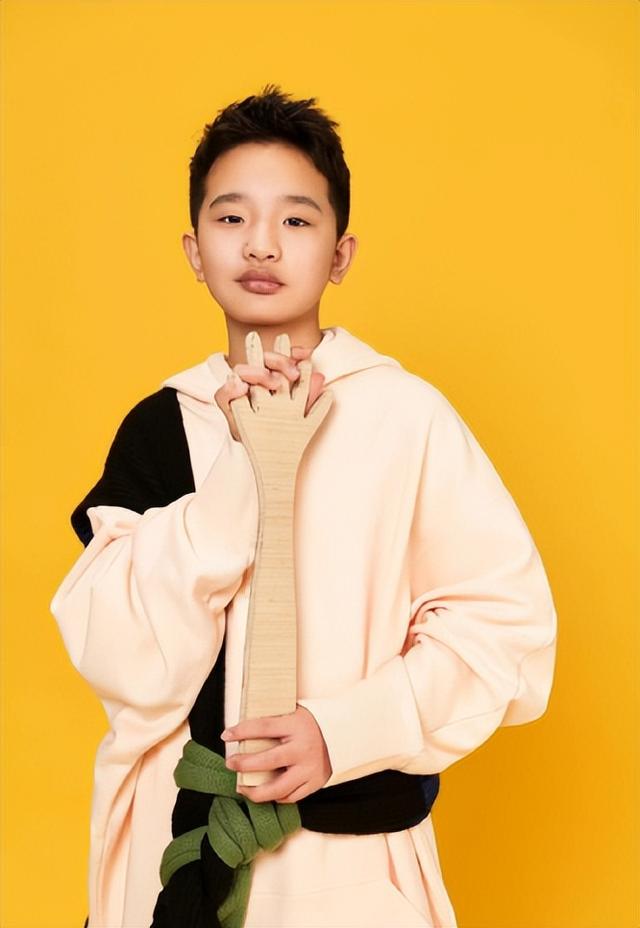 那个因为笑容爆火的7岁女孩,父母婉拒百万签约后,后悔了吗?