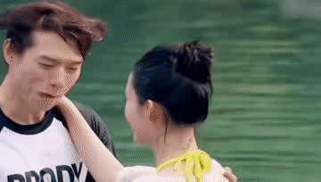 强吻、摸胸、掀裙底，这些男星究竟是真敬业，还是借戏揩油？