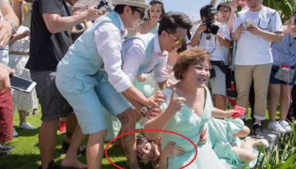 被揩油的十多位女星：有人被侵犯还要道歉，有人当场扇耳光还击