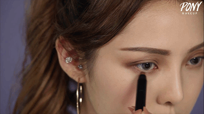 《神奇动物2》的美女蛇惊艳，金秀贤被赞“活神仙”