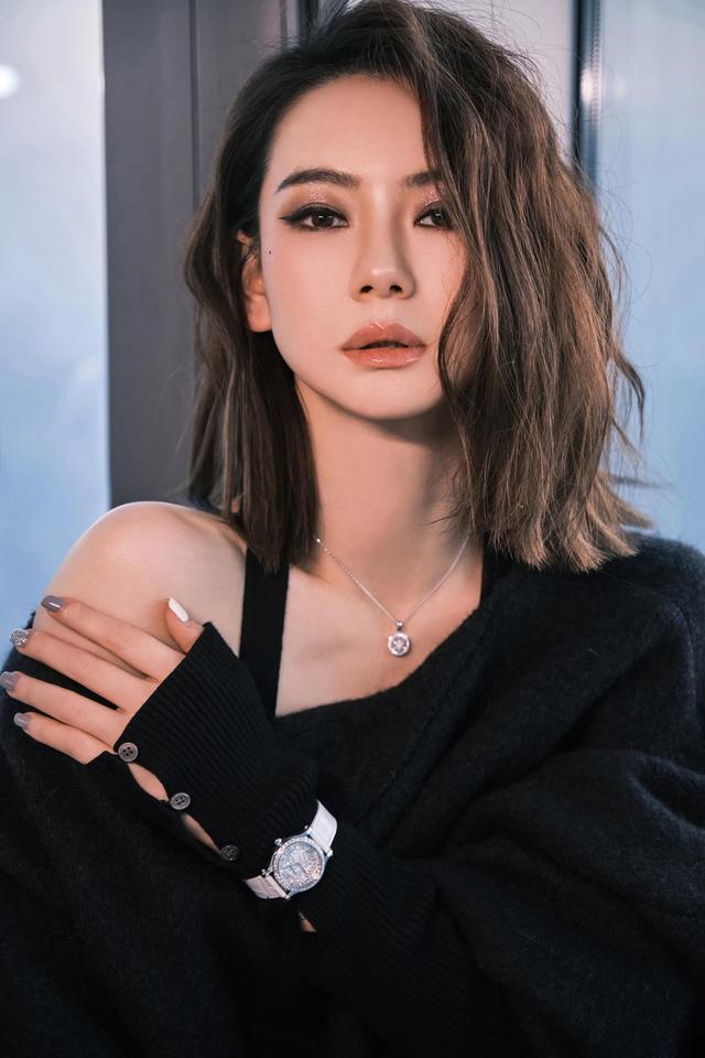 八位美女写真,风姿绰约小天仙,惊鸿一瞥清流溪,有你喜欢的吗?