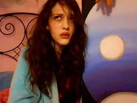 好莱坞性感女星恋情曝光！大胸毒舌颜绝美，网友：嫉妒她男友