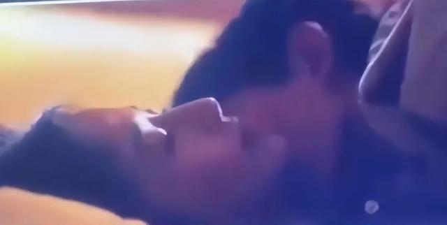 “太诱惑,太欲了”,吴磊与女明星拥吻画面,让人欲罢不能