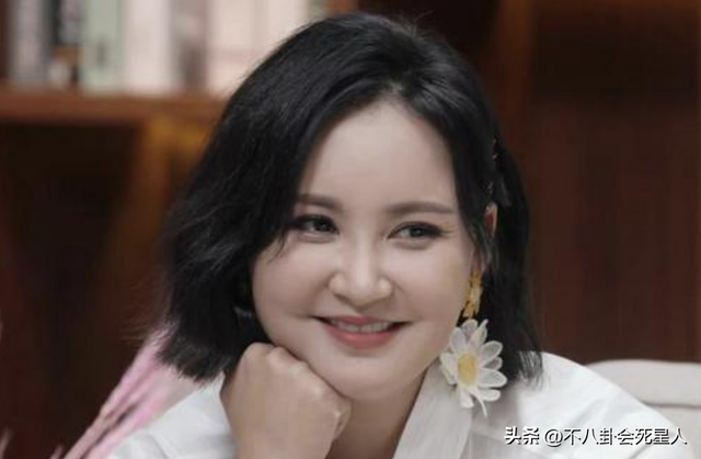 眼袋、胸下垂、胖成球，这些“不体面”的怀孕女星，才是人间真实