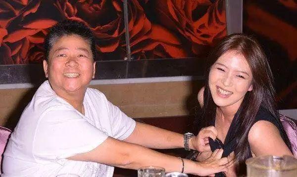 强吻、揩油、扒衣服?再大牌的女星也难逃“咸猪手”?