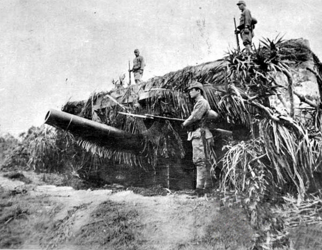 女孩儿正要下田干农活，被鬼子抓住惨遭蹂躏，又送到慰安所