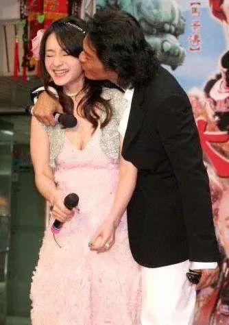 强吻、揩油、扒衣服?再大牌的女星也难逃“咸猪手”?