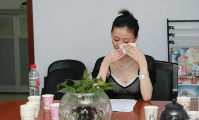 “人体模特”汤加丽一脱成名，却遭丈夫抛弃、父母嫌弃，单身至今