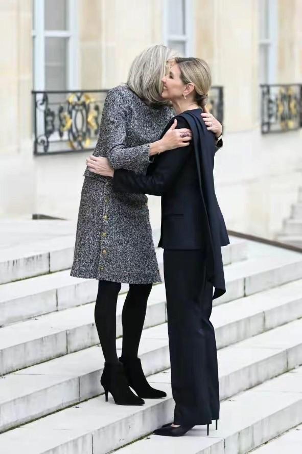 70岁的布丽吉特：光看腿不输韩国女团，怪不得马克龙对她死心塌地