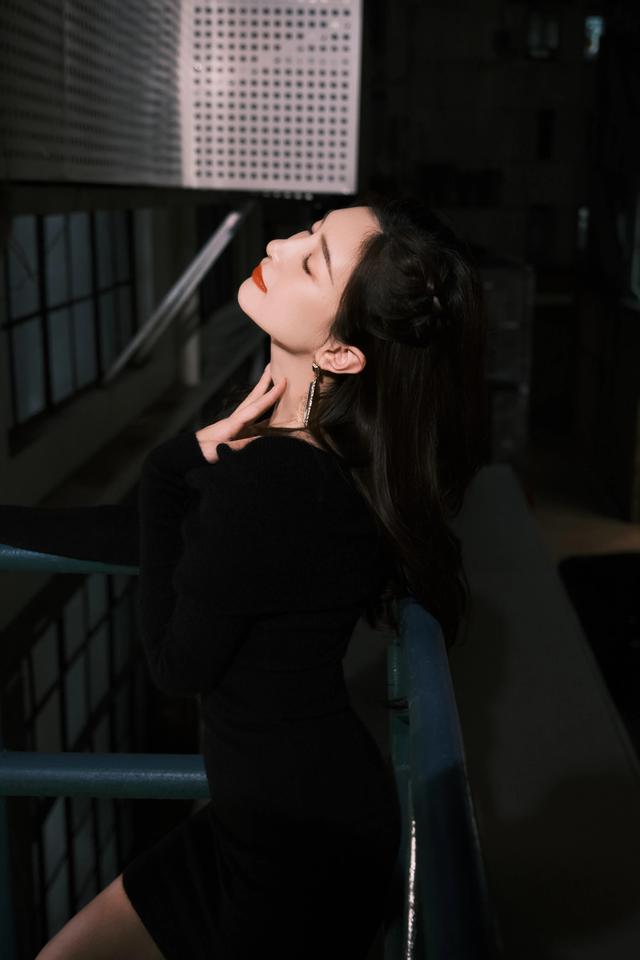 八位美女写真,风姿绰约小天仙,惊鸿一瞥清流溪,有你喜欢的吗?