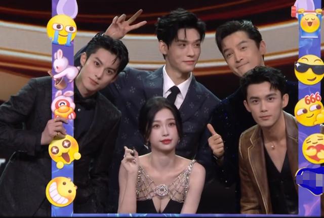 微博之夜女星生图：热巴杨紫惊艳，杨幂脸垮金晨干瘪，刘诗诗脸僵