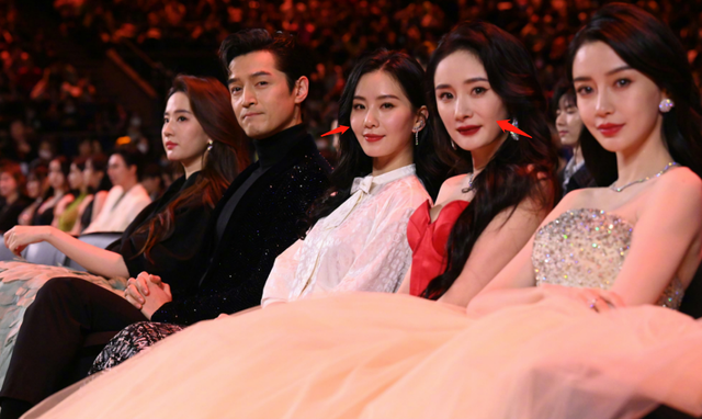 微博之夜女星生图：热巴杨紫惊艳，杨幂脸垮金晨干瘪，刘诗诗脸僵