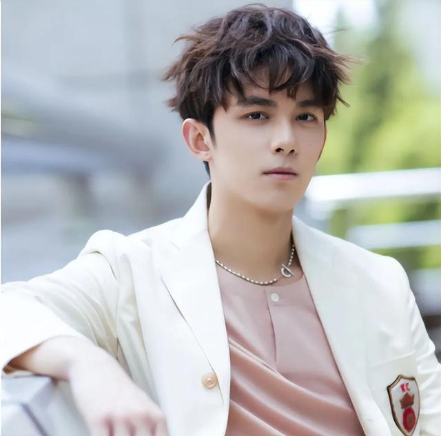 “太诱惑,太欲了”,吴磊与女明星拥吻画面,让人欲罢不能