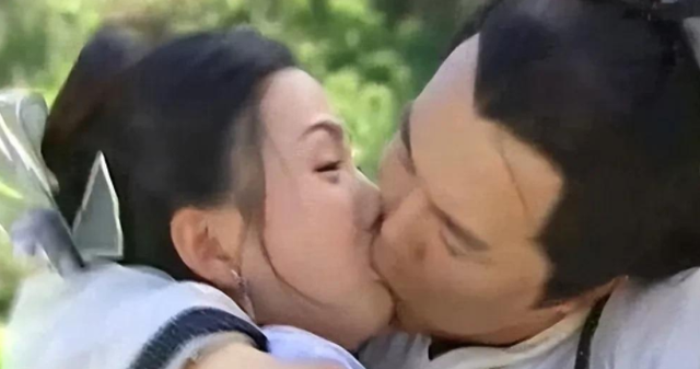 被揩油的十多位女星：有人被侵犯还要道歉，有人当场扇耳光还击