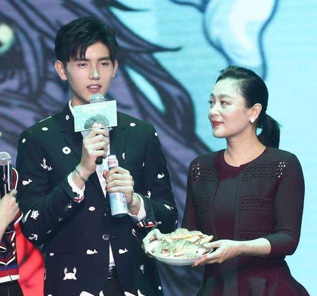 她被称为“内地第一美女”，曾迷倒陈凯歌，如今儿子长得像吴某凡