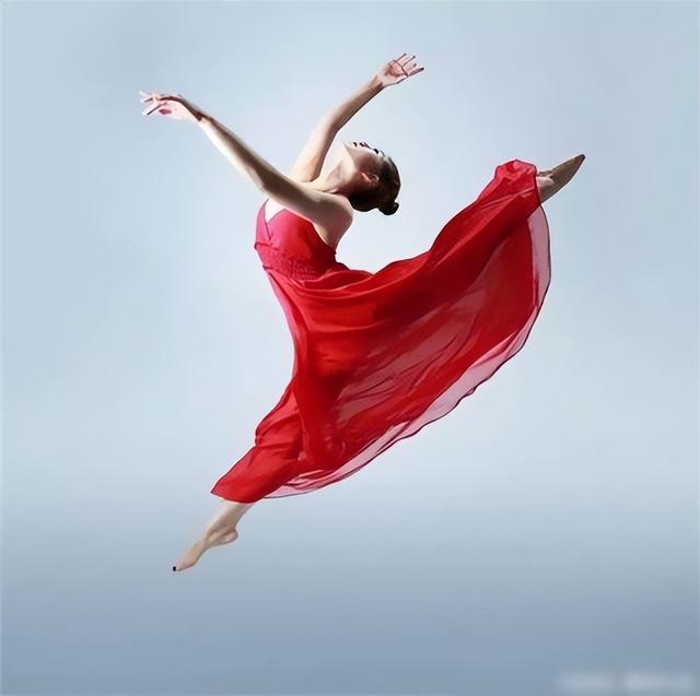 “人体模特”汤加丽一脱成名，却遭丈夫抛弃、父母嫌弃，单身至今