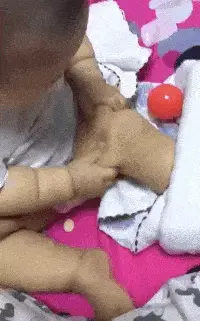 搞笑GIF趣图：美女回农村好几天了，现在出不去，在家都无聊死了