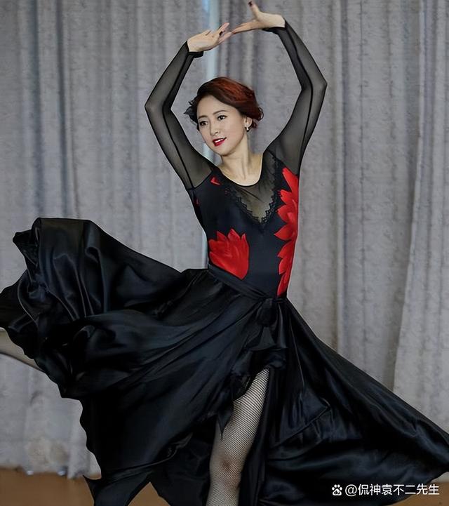 亚姐冠军为了走红下海当三级片艳星。幸遇良人,始获幸福