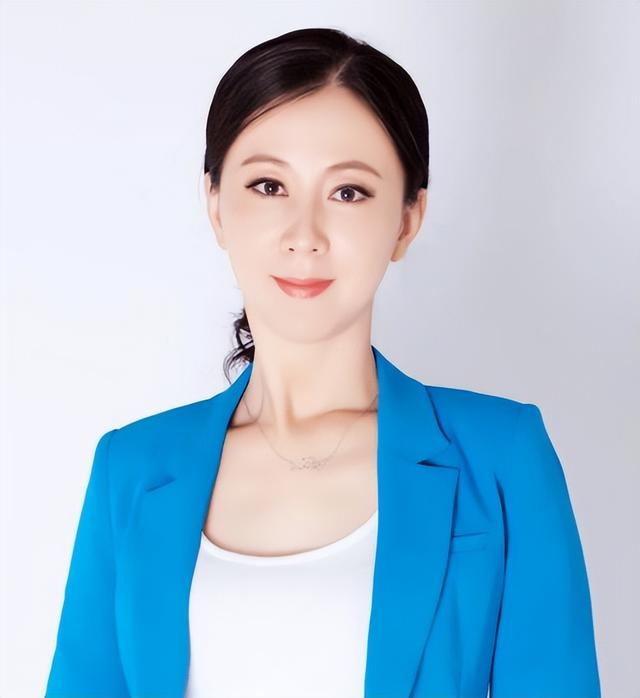 “人体模特”汤加丽一脱成名，却遭丈夫抛弃、父母嫌弃，单身至今