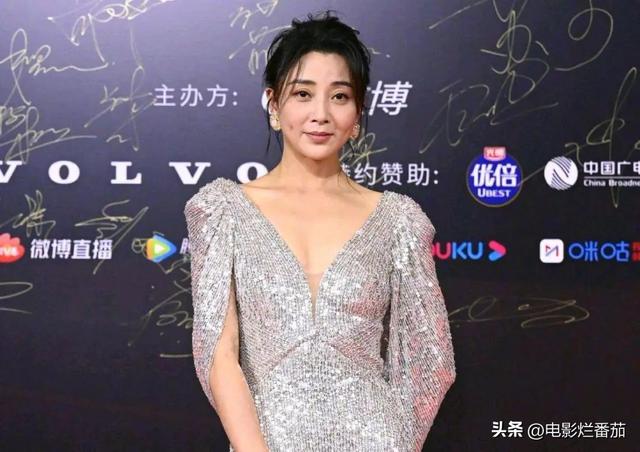 红毯夜，张天爱白裙惊艳，杨颖若隐若现，殷桃压轴女王范十足