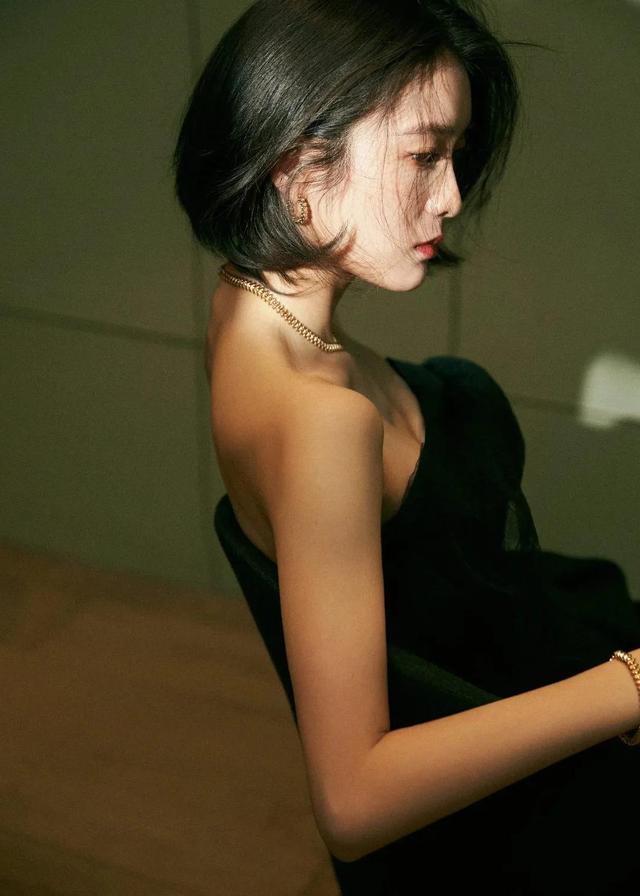 八位美女写真,风姿绰约小天仙,惊鸿一瞥清流溪,有你喜欢的吗?