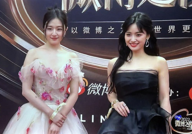 微博之夜女星生图：热巴杨紫惊艳，杨幂脸垮金晨干瘪，刘诗诗脸僵