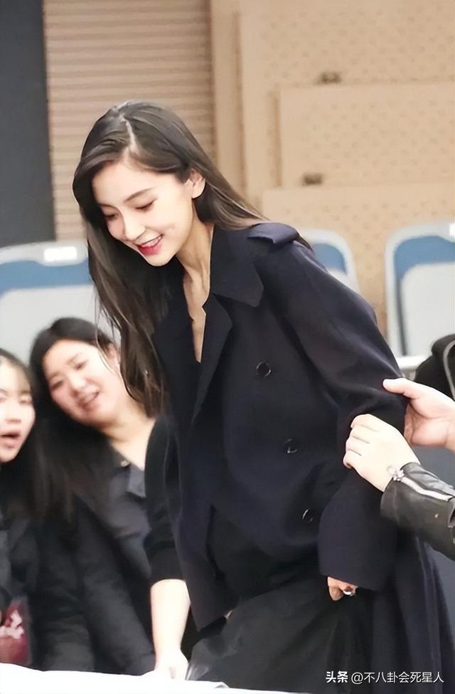 眼袋、胸下垂、胖成球，这些“不体面”的怀孕女星，才是人间真实