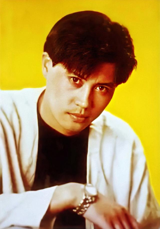 佟瑞欣获上影集团“优秀干部”表彰，他是演员剧团团长，妻子夏菁