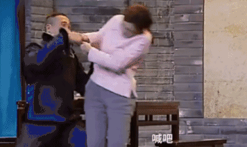 强吻、揩油、扒衣服?再大牌的女星也难逃“咸猪手”?