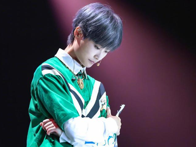 被揩油的十多位女星：有人被侵犯还要道歉，有人当场扇耳光还击