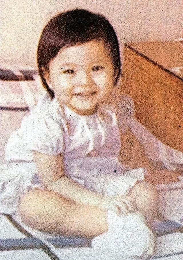 “木头美人”李嘉欣的复杂情史：出走半生，归来仍嫁富豪