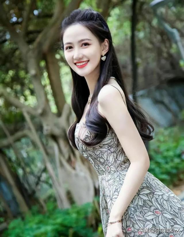 美女马萱,清新甜美,这笑容太治愈了