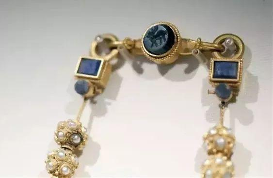 西安出土9岁小女孩石棺，上刻“开者即死”，背后故事却感人至深