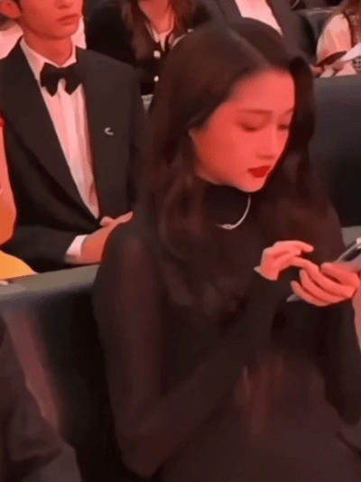 红毯夜，张天爱白裙惊艳，杨颖若隐若现，殷桃压轴女王范十足