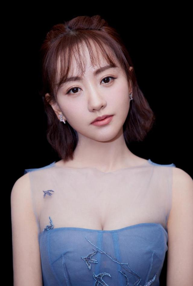 杨蓉的胸,秦岚的腰,许晴的臀,这些中年女星性感起来,太可怕了