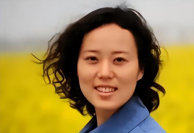 美女贪官金英丽,与3位富商共同交往,为方便包里常备“计生用品”