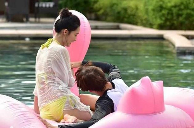 被揩油的十多位女星：有人被侵犯还要道歉，有人当场扇耳光还击