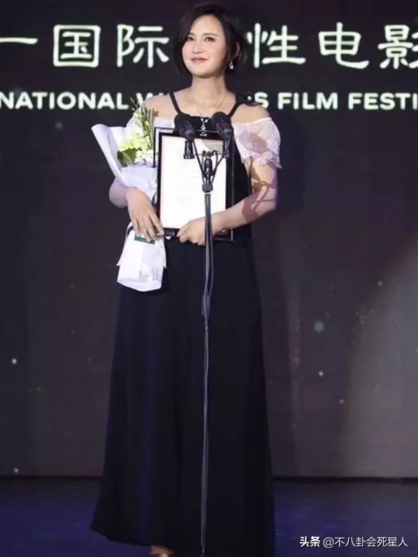 眼袋、胸下垂、胖成球，这些“不体面”的怀孕女星，才是人间真实