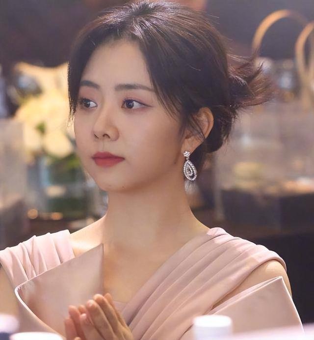 “鼻子不好看”太拉低颜值了，9位女星貌美如花，却被鼻子拖后腿